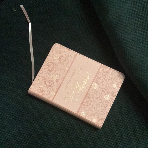 “365 devotions moments with God for Moms” Faux leather bound book - Picture 11 of 14